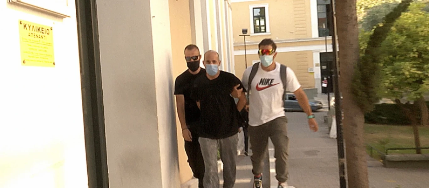 Ηλιούπολη: Αρνείται τα πάντα ο πατέρας της 19χρονης – «Υπήρξα αυστηρός γονέας αλλά όχι βιαστής»